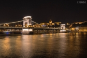 Burgpalast (Budavári palota) mit Kettenbrücke (Széchenyi lánchíd)